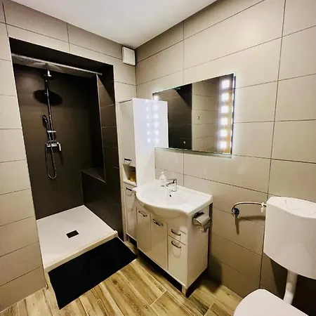Apartma Nicole Πιράν