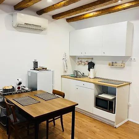 Apartma Nicole *